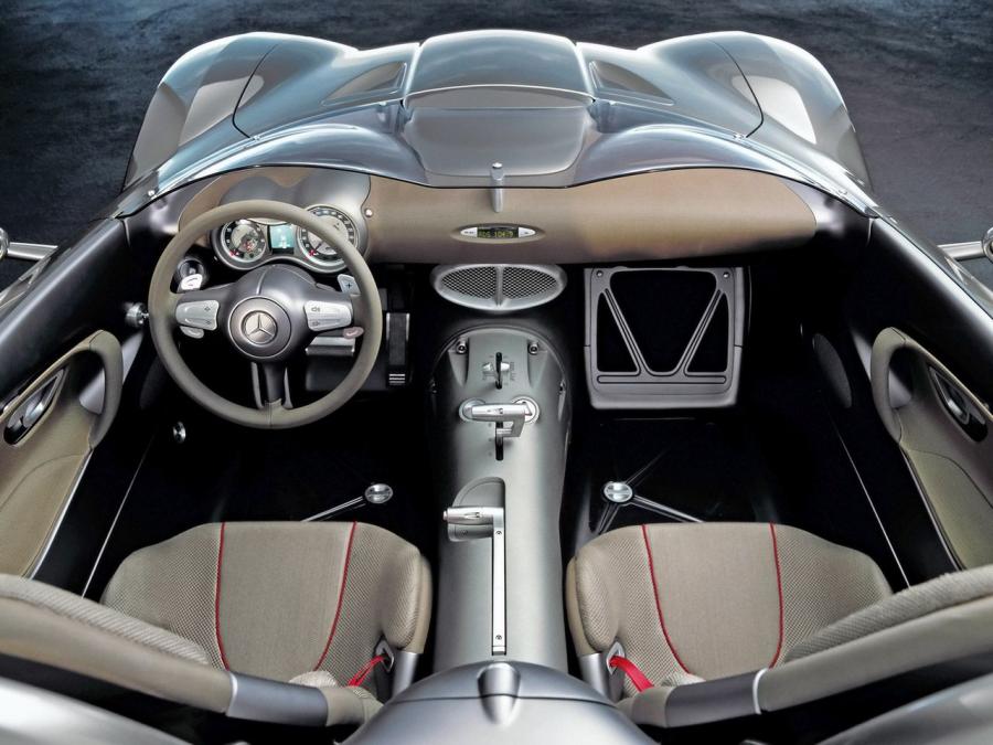  Mercedes-Benz F400 Carving Concept 2001 года  (фото 6 из 21)